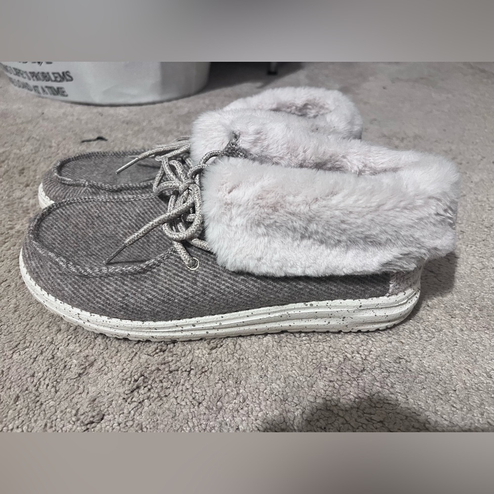 Women’s Hey Dudes. Size US 8. Tan color with fur.